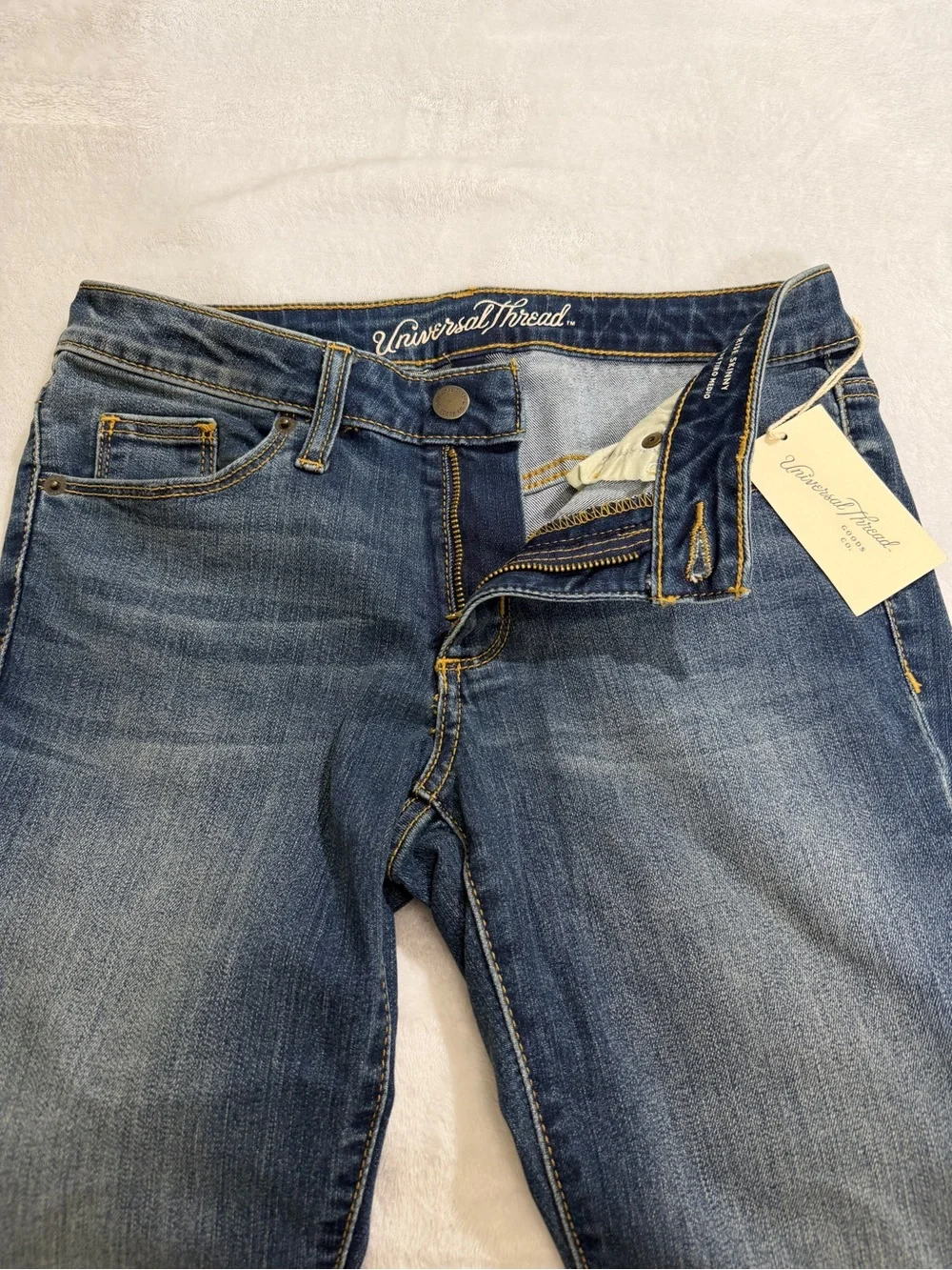 Universal Thread Women's Medium Blue Skinny Jeans